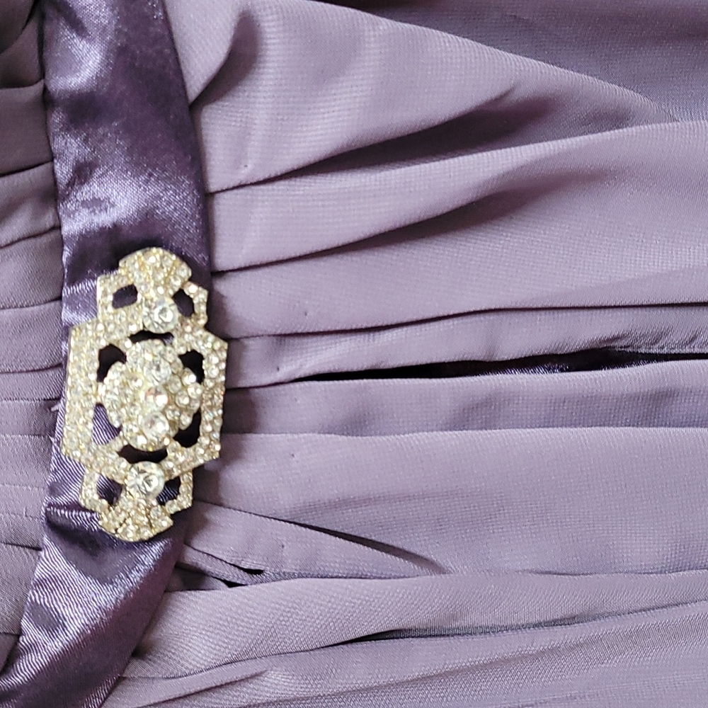 Dress - Picture 3 of 7